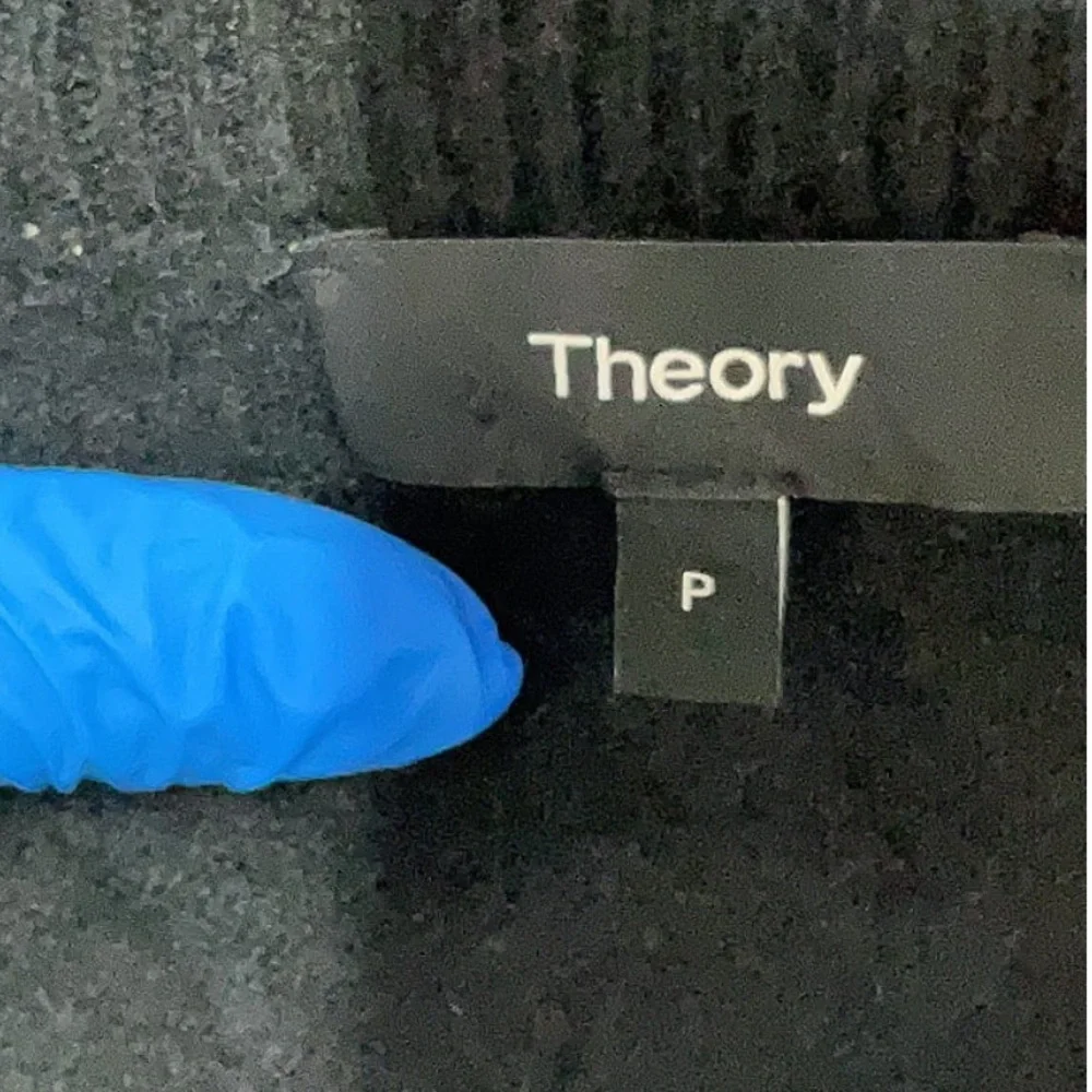 Black 'New York' 100% Cashmere - Picture 7 of 7